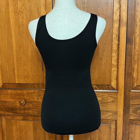 Yummie Shapewear Nylon Seamless 2-Way Tank NWT Size ML - Picture 3 of 9